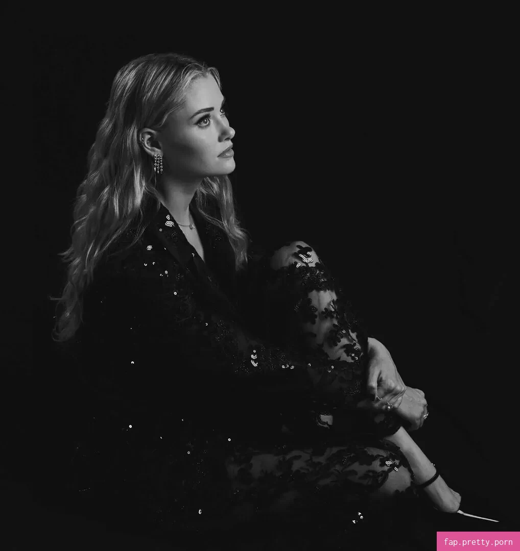 Virginia Gardner - Photo #23