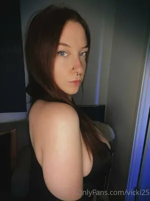 vicki25