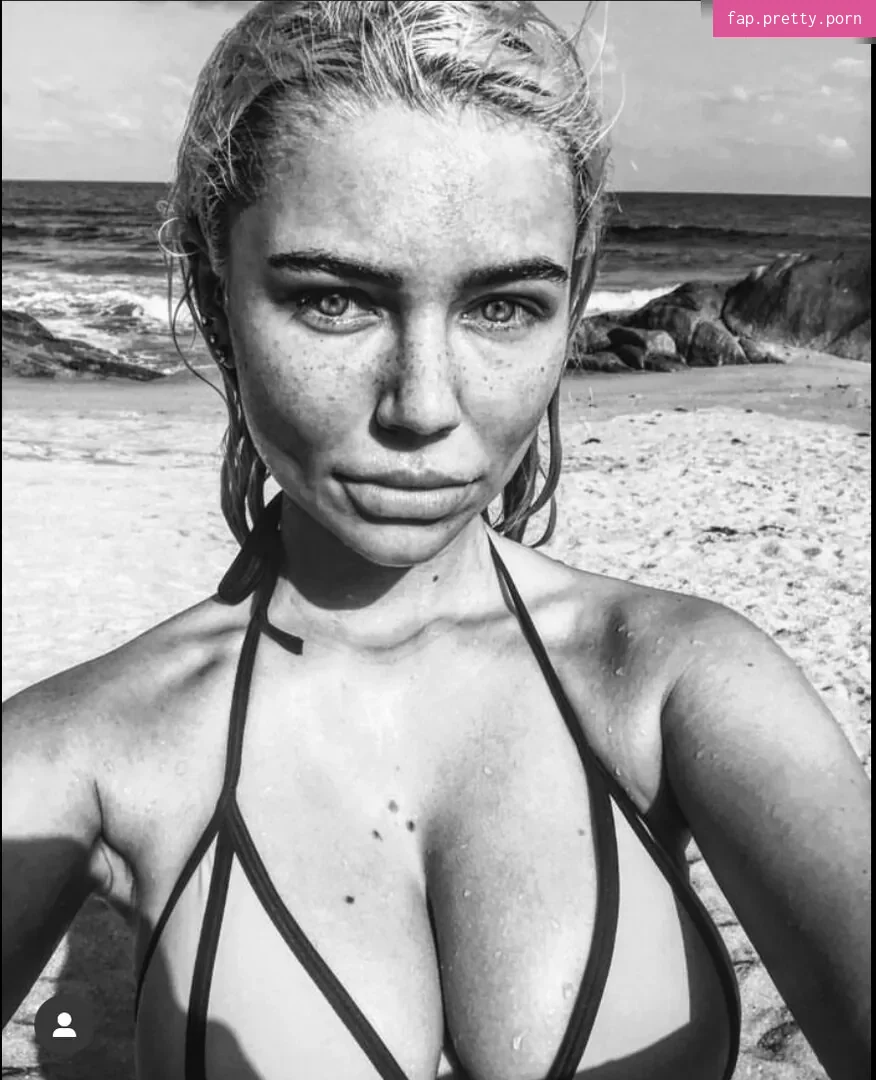 VictoriaHubacek - Photo #04