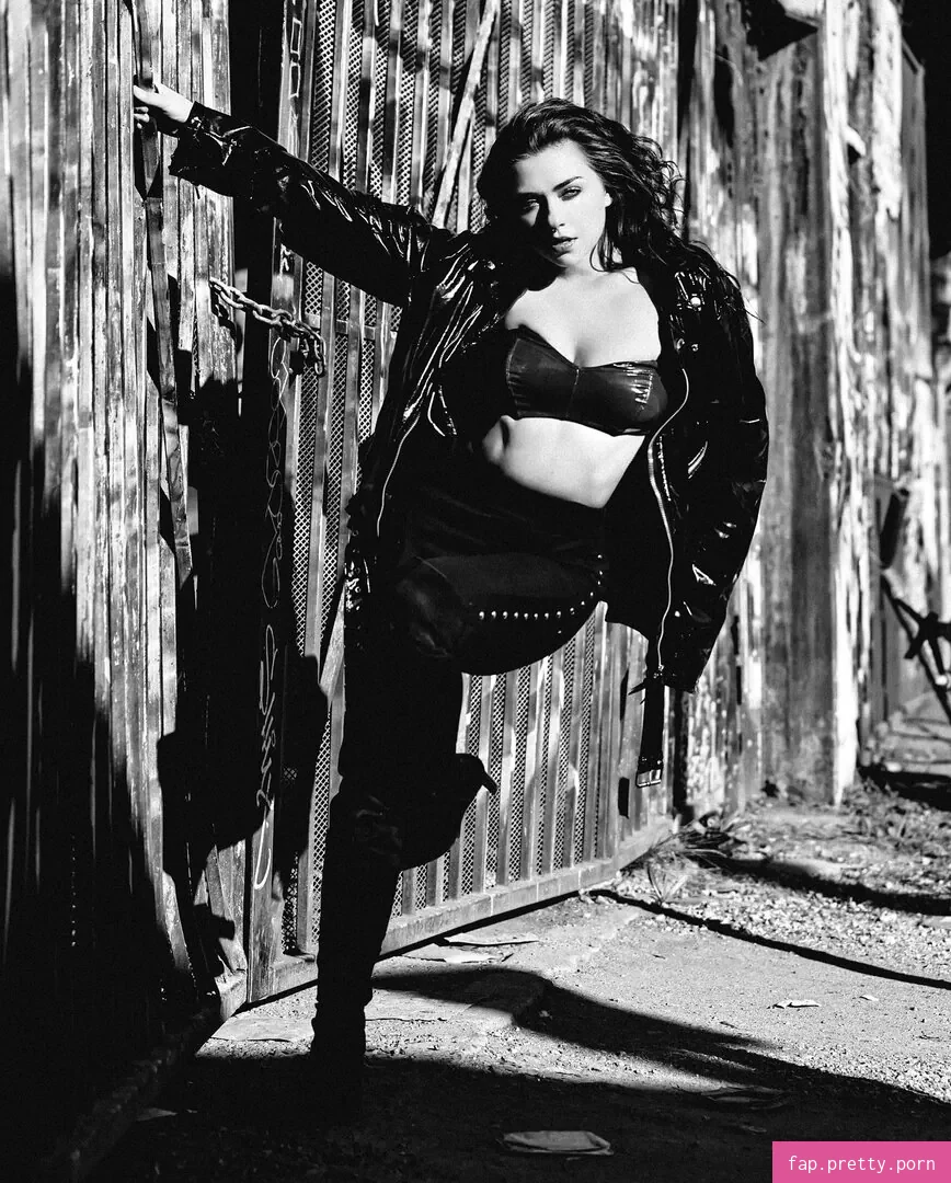 Victoria Konefal - Photo #03