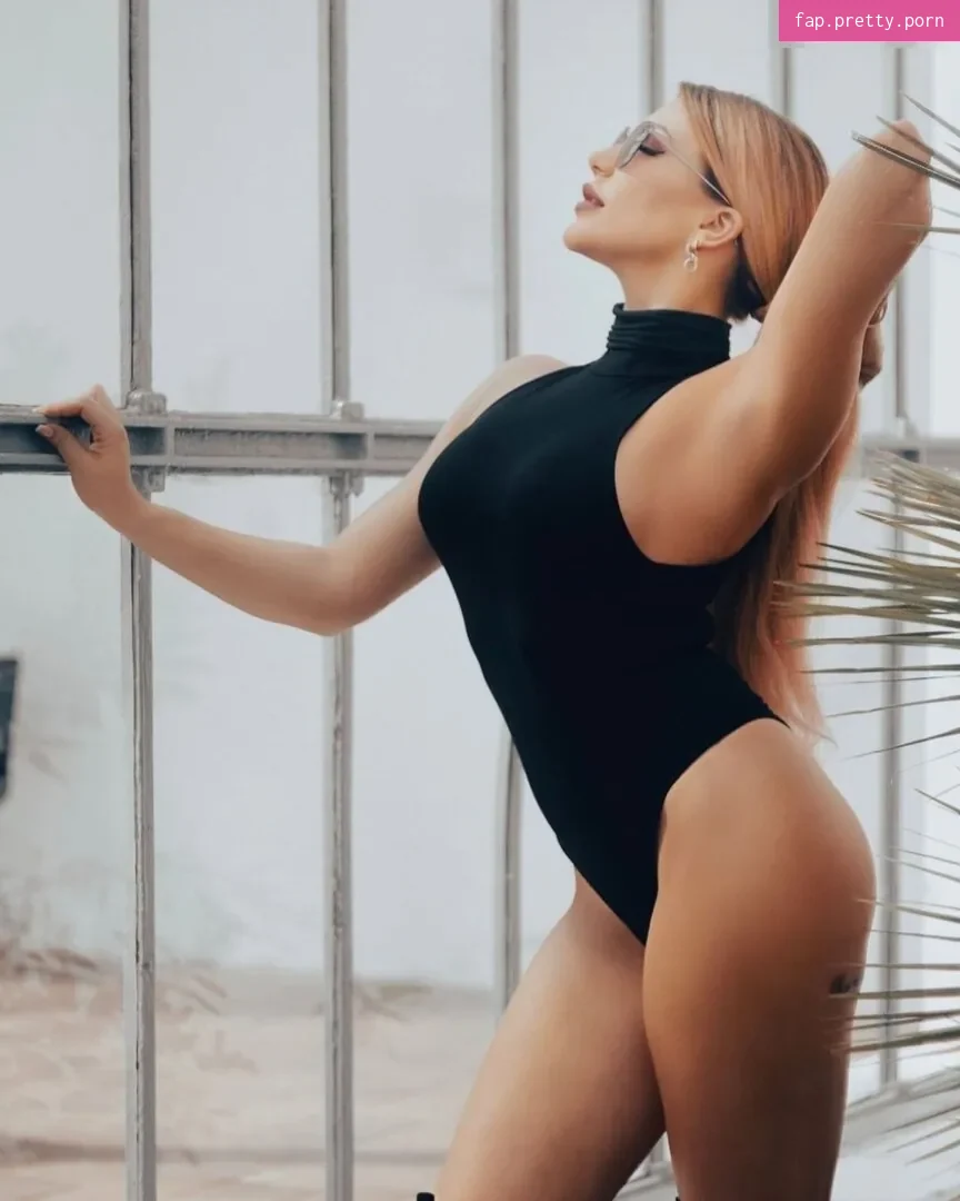 Vivien Konca - Photo #01