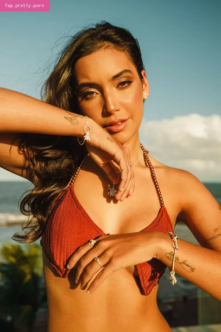Vanessa Lopes - Photo #00