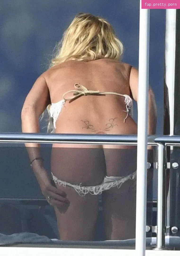 Valeria Marini - Photo #25