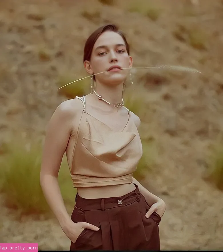 Victoria Pedretti - Photo #17