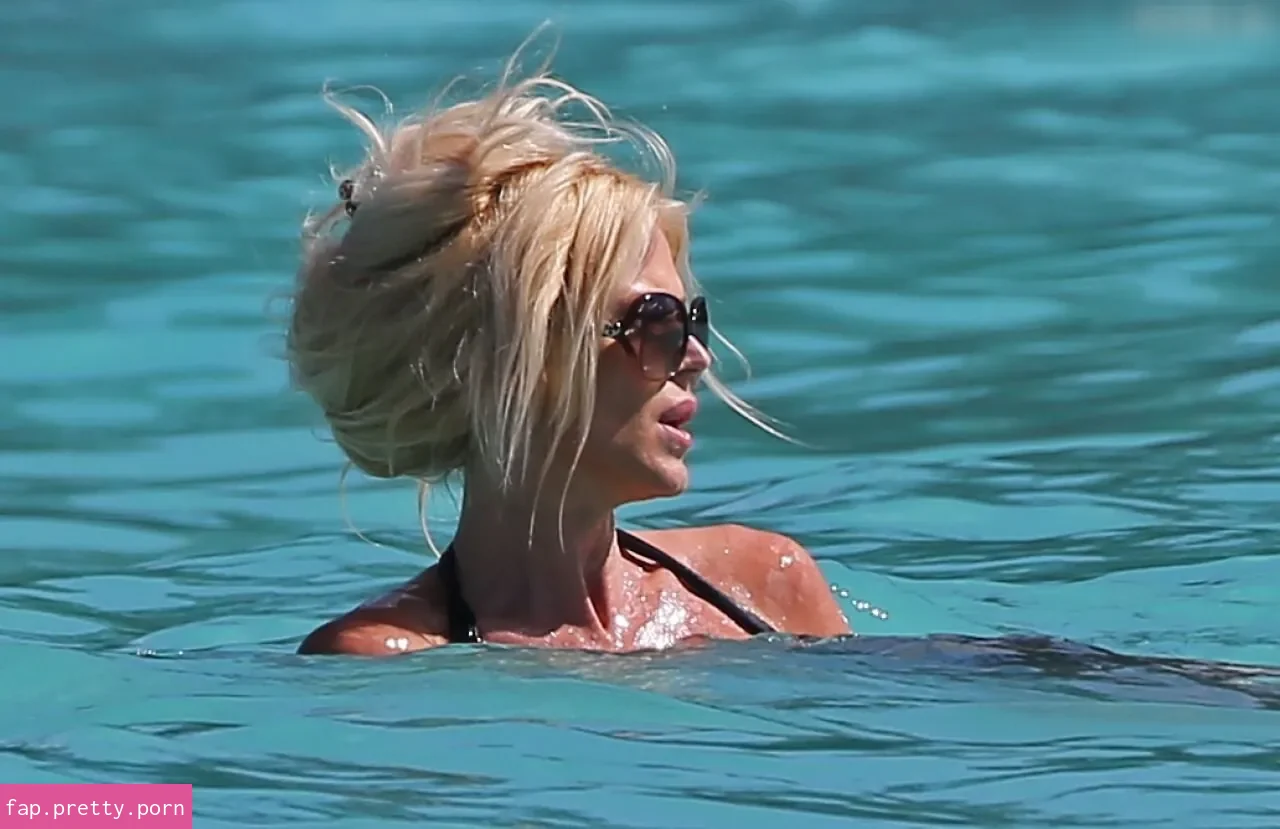 Victoria Silvstedt - Photo #31