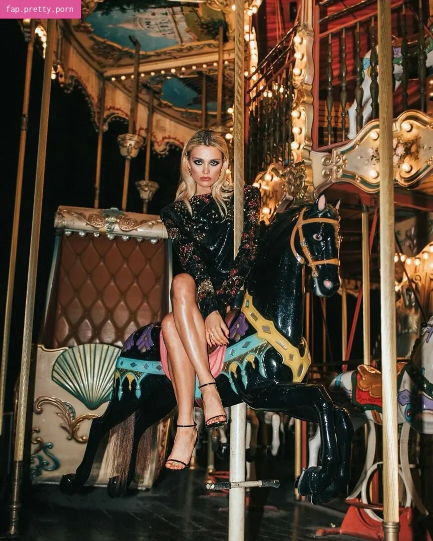 Wallis Day - Photo #82