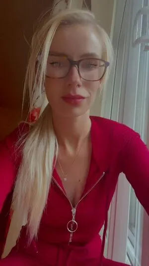 Whosthagirl