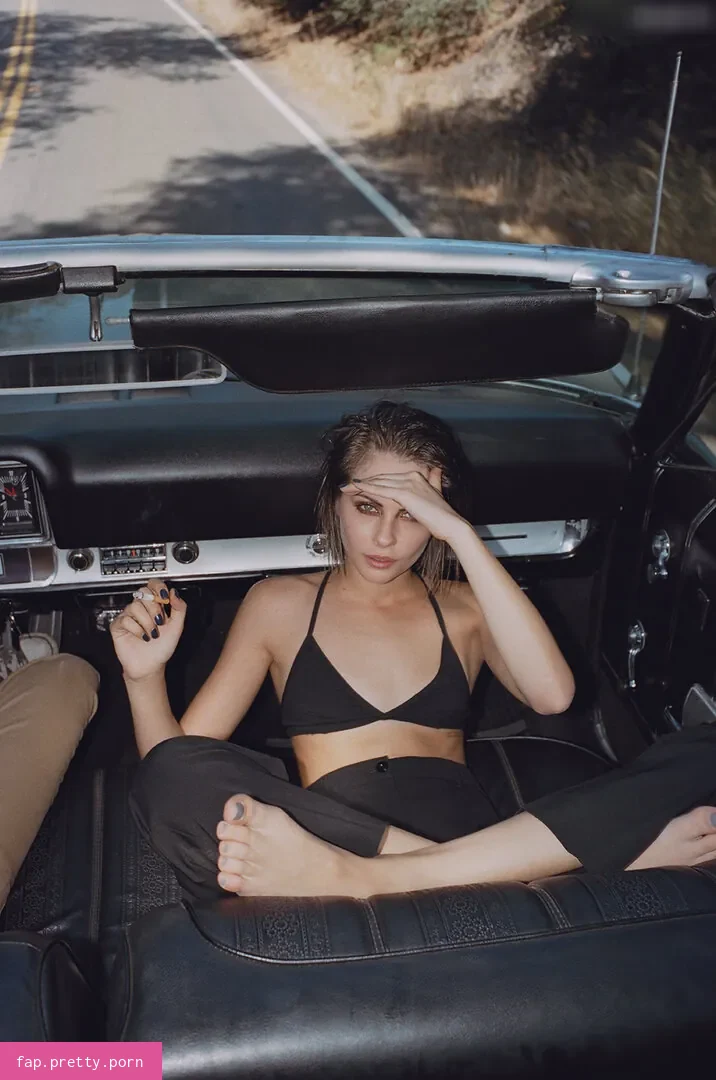 Willa Holland - Photo #81