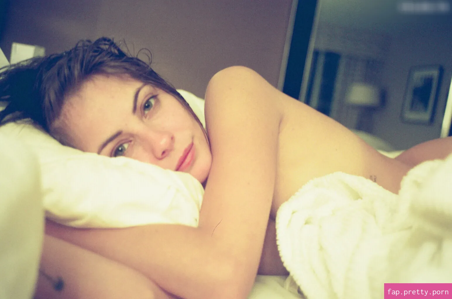 Willa Holland - Photo #90
