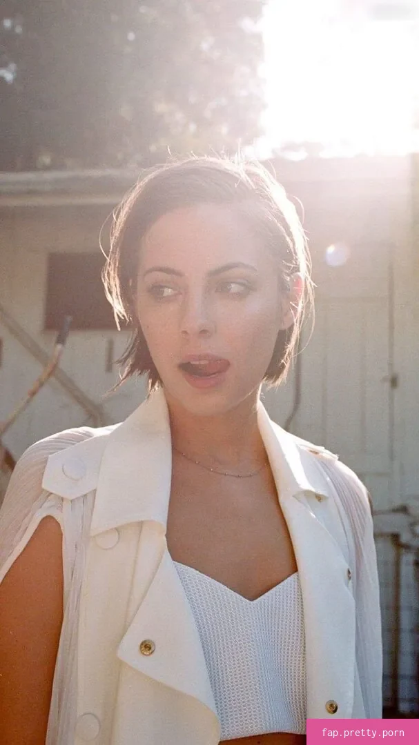 Willa Holland - Photo #04