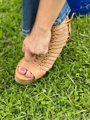 wifeyassandfeet