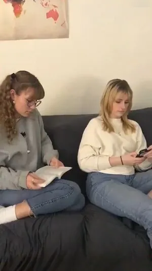 Weiß Jemand mehr über die beiden ?