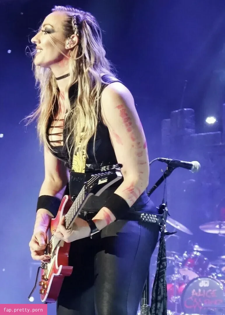 WomenMetal - Photo #05