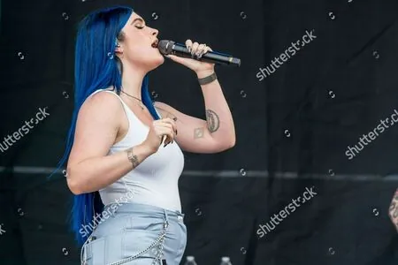 WomenMetal