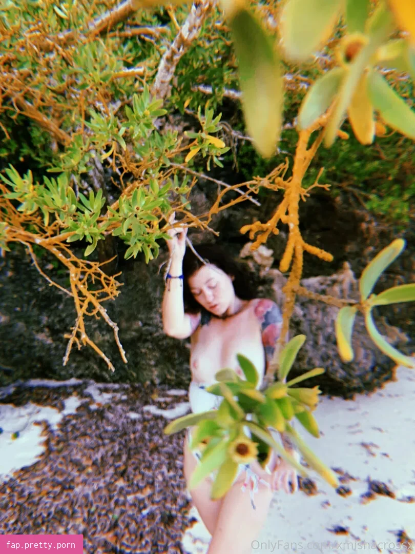 xmishacrossx - Photo #04