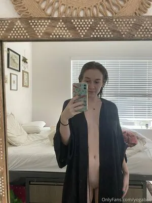 Yoga Bae