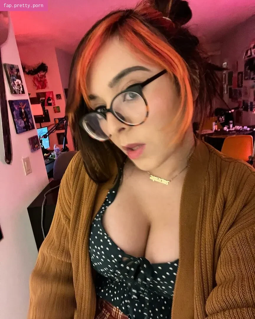 Yellowspoongirl - Photo #31
