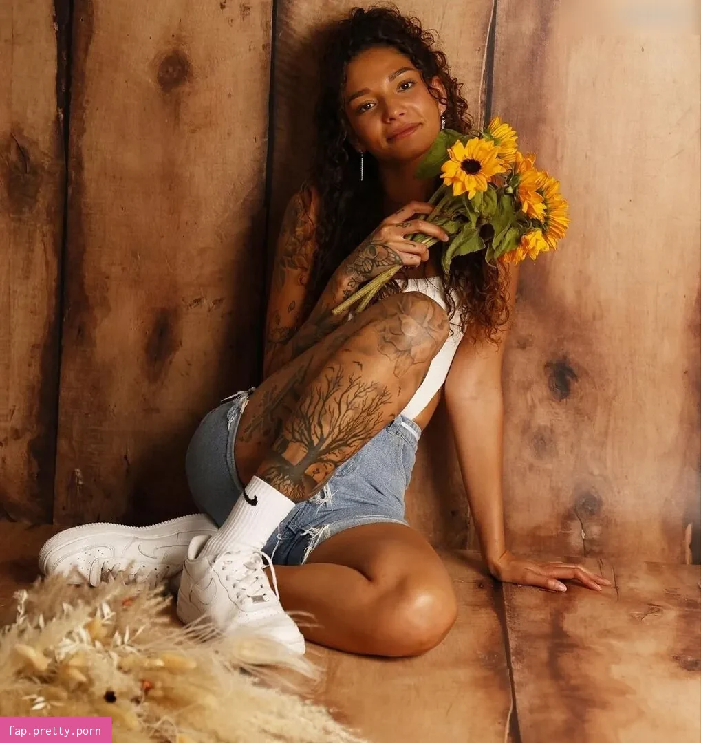 Yara Issy - Photo #36