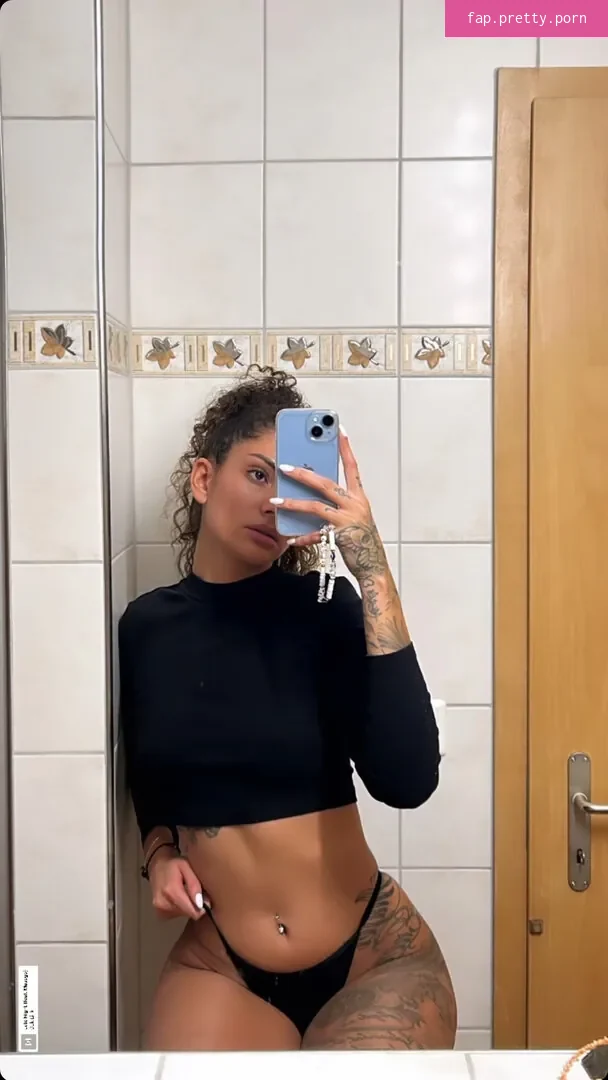 Yara Issy - Photo #42