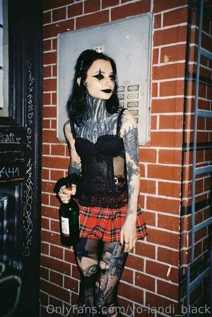 yo-landi_black