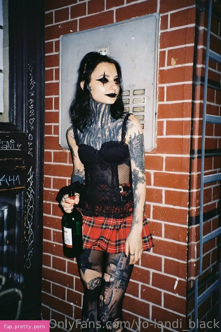 yo-landi_black - Photo #21