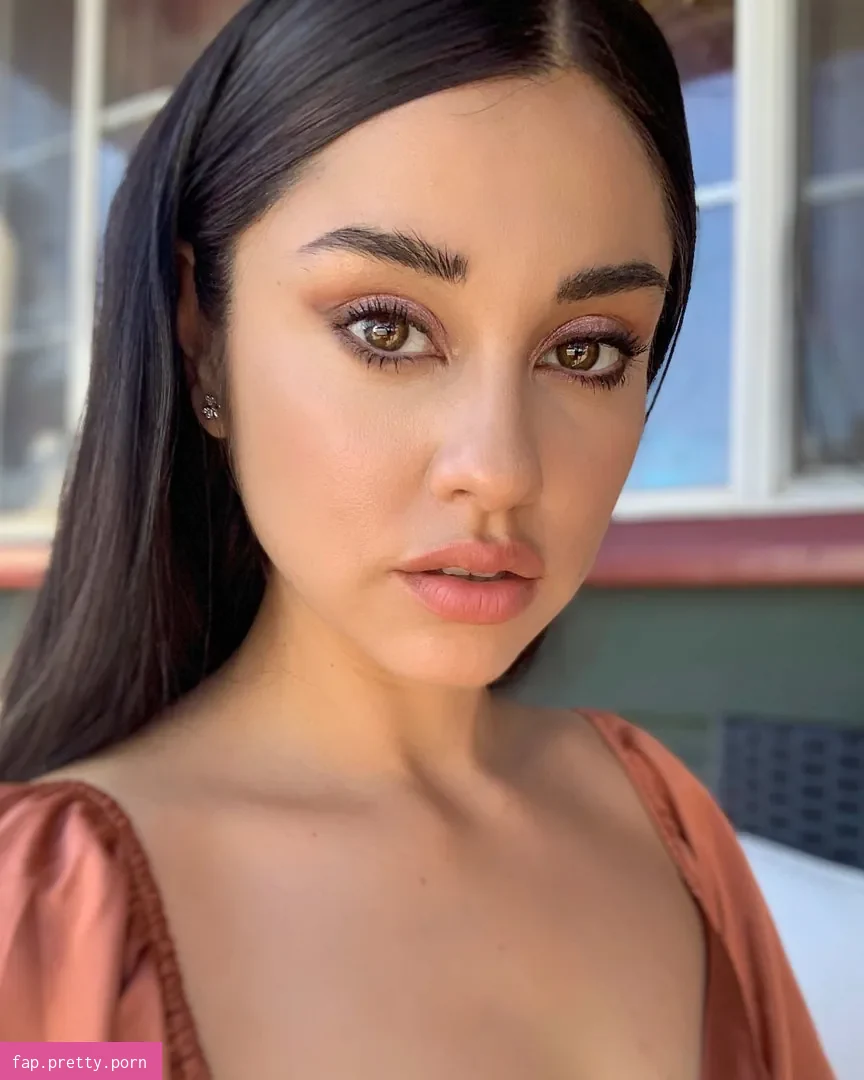 Yvette Monreal - Photo #01