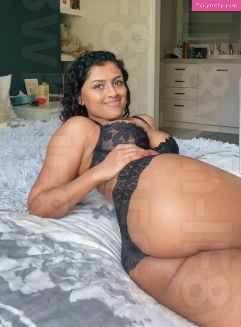 Yamini Nambimadom - Photo #10