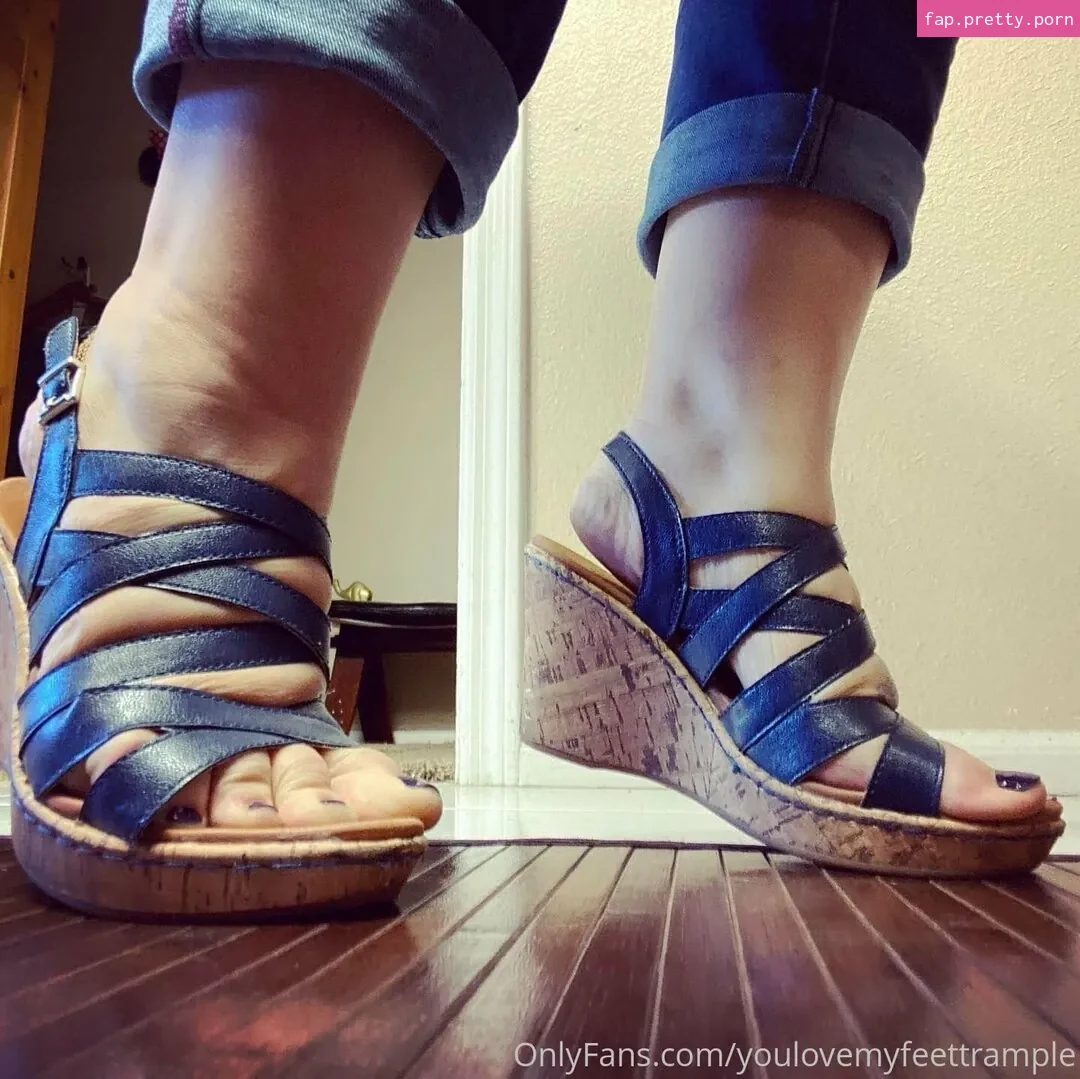 youlovemyfeettrample - Photo #06