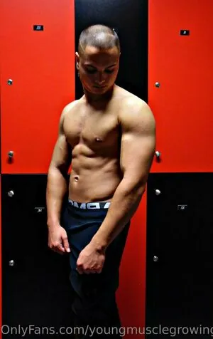 youngmusclegrowingboy
