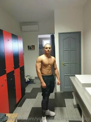 youngmusclegrowingboy