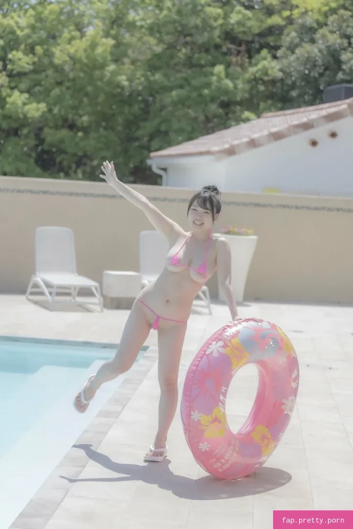 Yuna Shirahoshi 白星優菜 - Photo #01