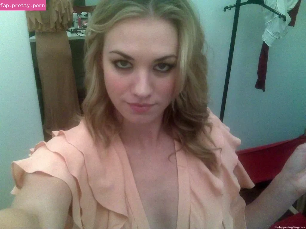 Yvonne Strahovski - Photo #02