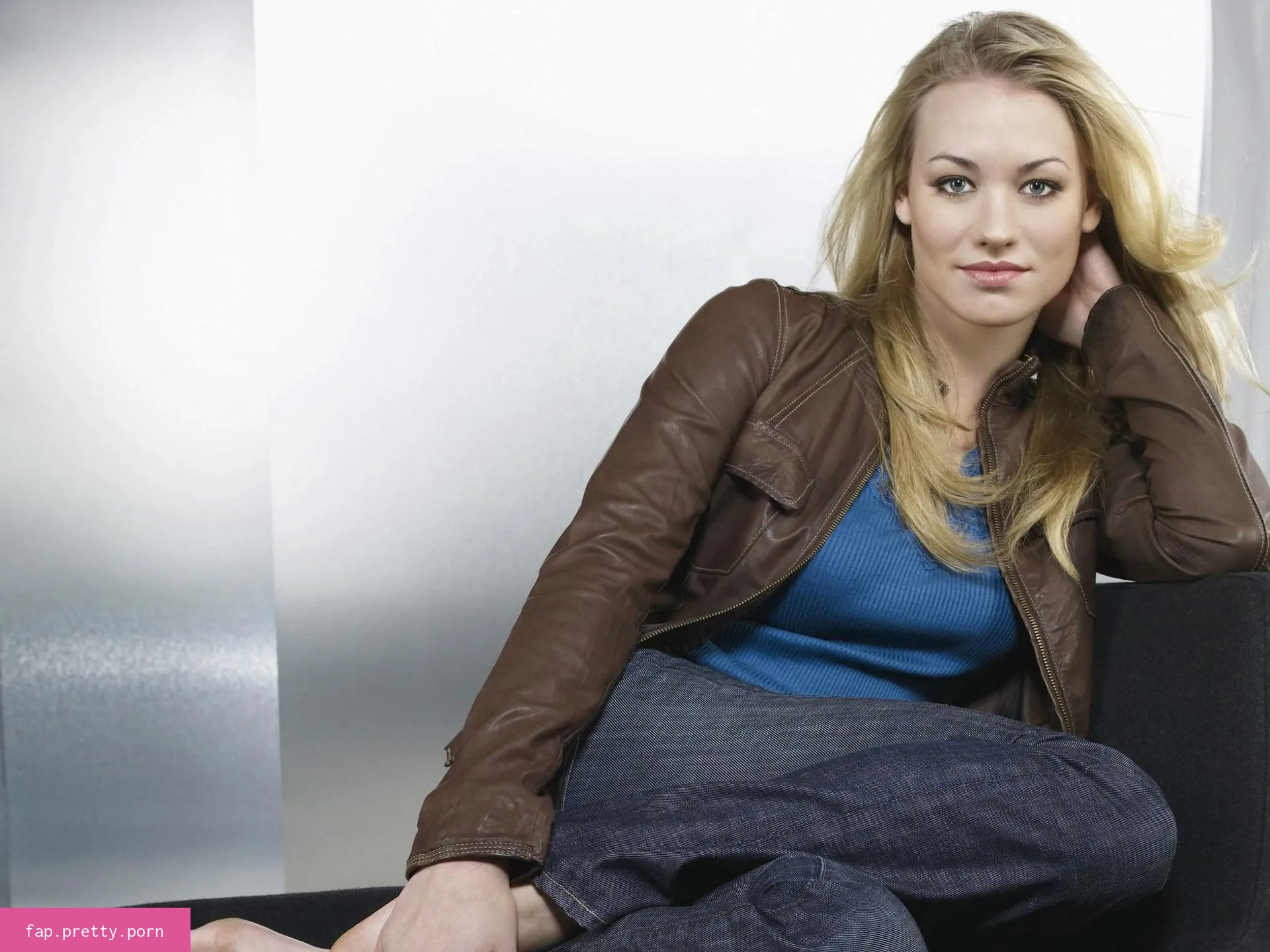 Yvonne Strahovski - Photo #79