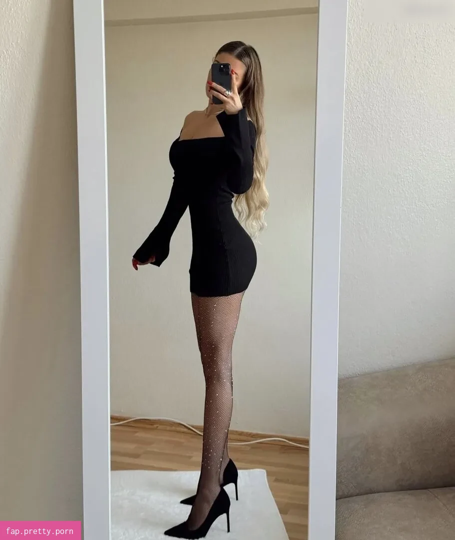 Özge Beyköylü - Photo #03