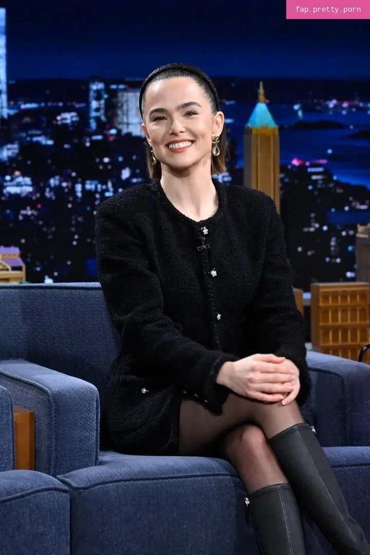 Zoey Deutch - Photo #03