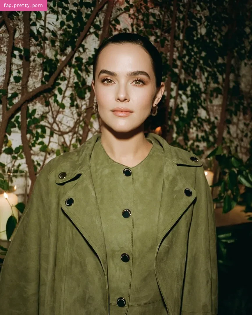 Zoey Deutch - Photo #55