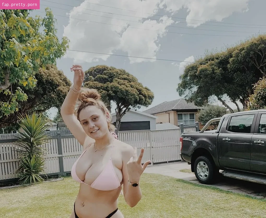 Zoe H - Photo #06