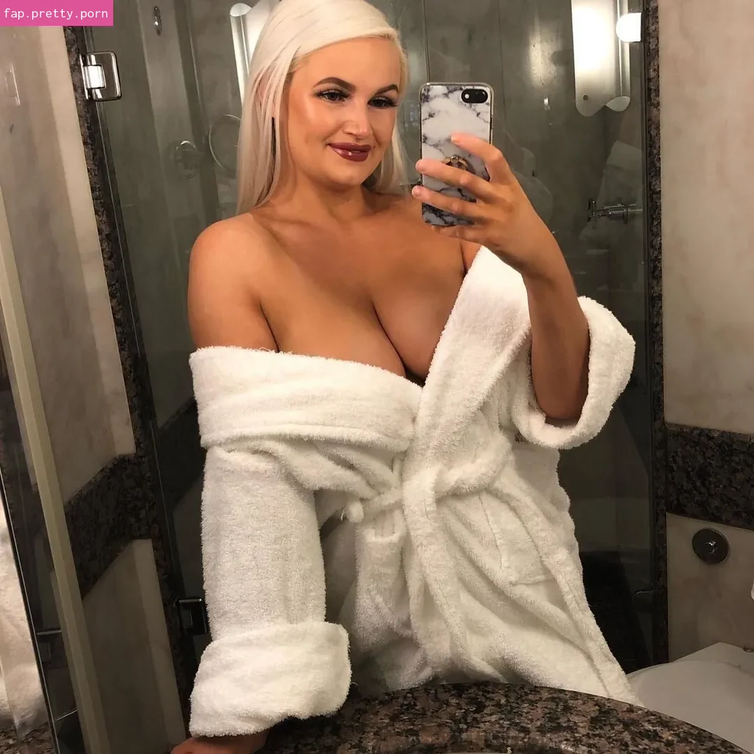 Zandra May - Photo #01