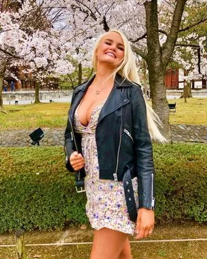Zandra May