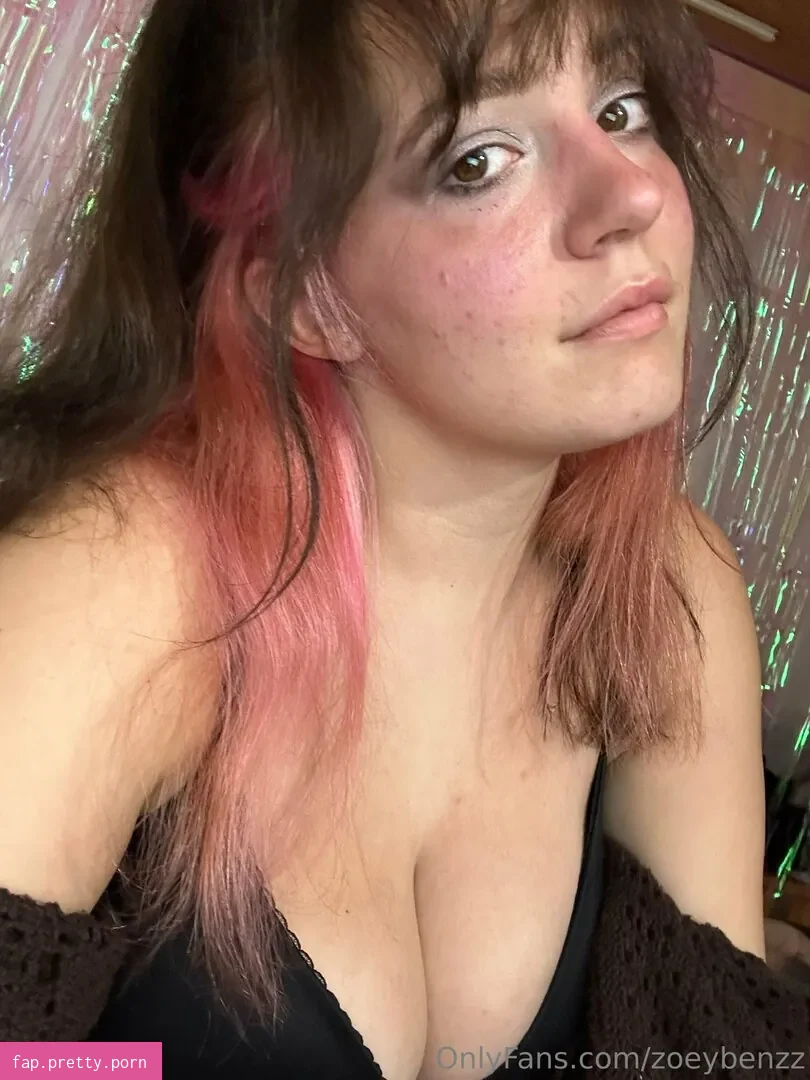 zoeybenzz - Photo #01