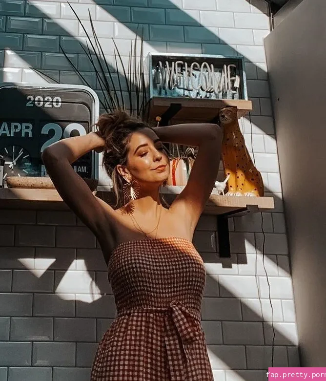 Zoë Sugg - Photo #08