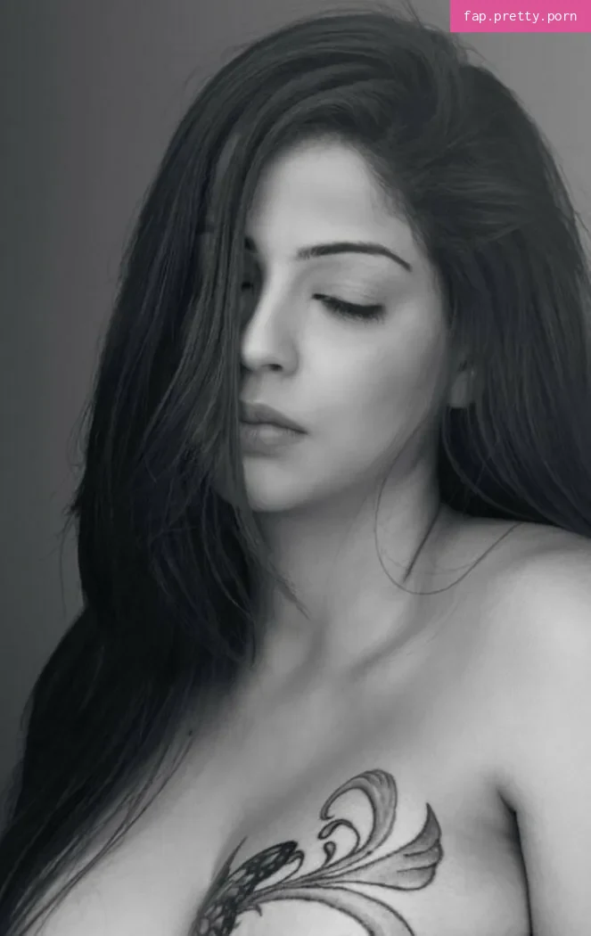 Zareen Zoya Khan - Photo #02
